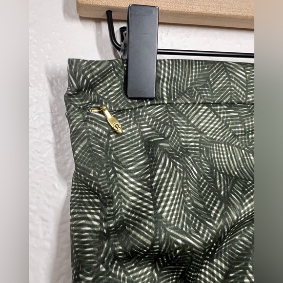 Lululemon Breezy Crop Jazzy Gator Full On Luxtreme Leggings Size 8 - Picture 7 of 9